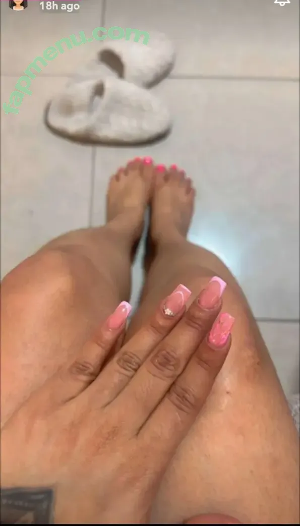 saralyin nude photo #0011 (babyblumm777 / saralyin_)