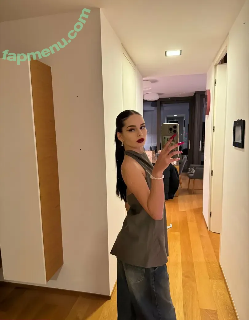 saramia nude photo #0006 (saramiamiaw)