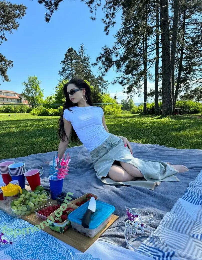 saramia nude photo #0011 (saramiamiaw)