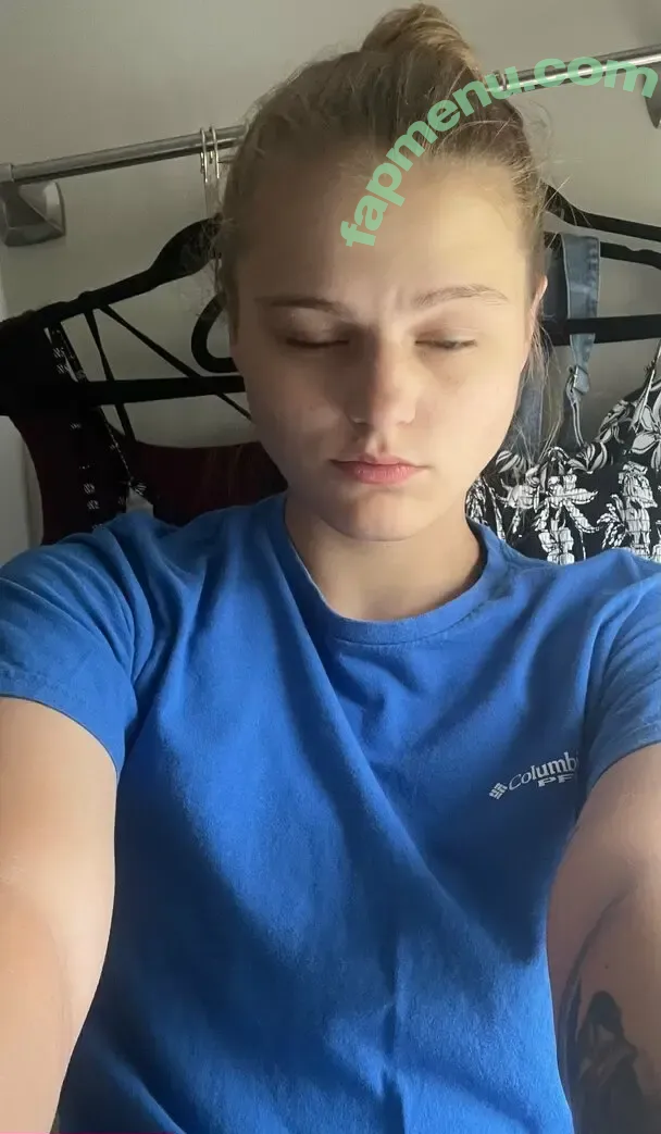 saras_wood nude photo #0002 (Sara Woods)