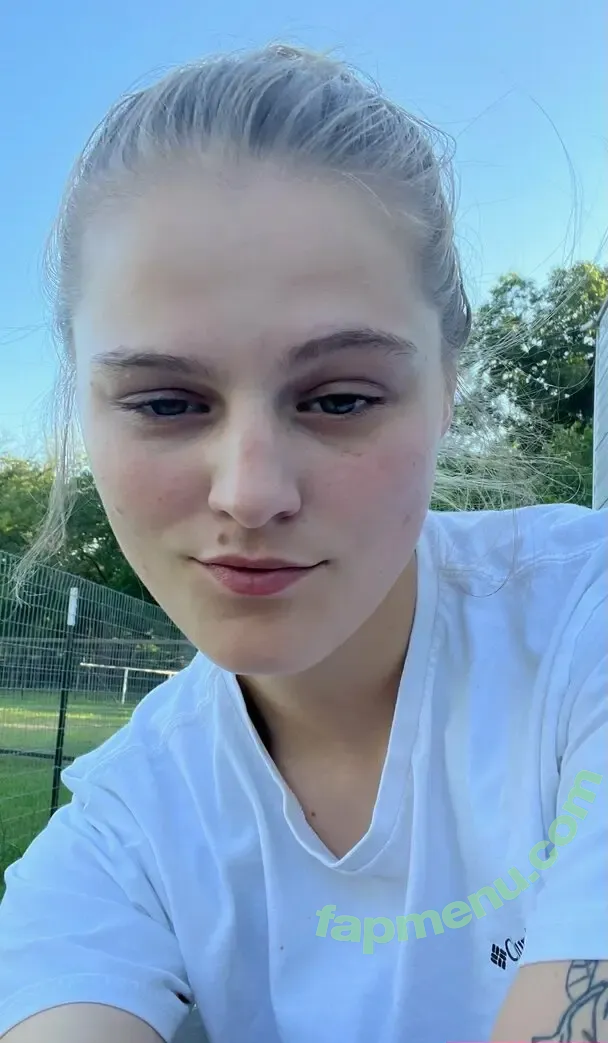 saras_wood nude photo #0042 (Sara Woods)