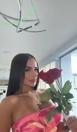 sarha.r / sarah_r nude photo #0017