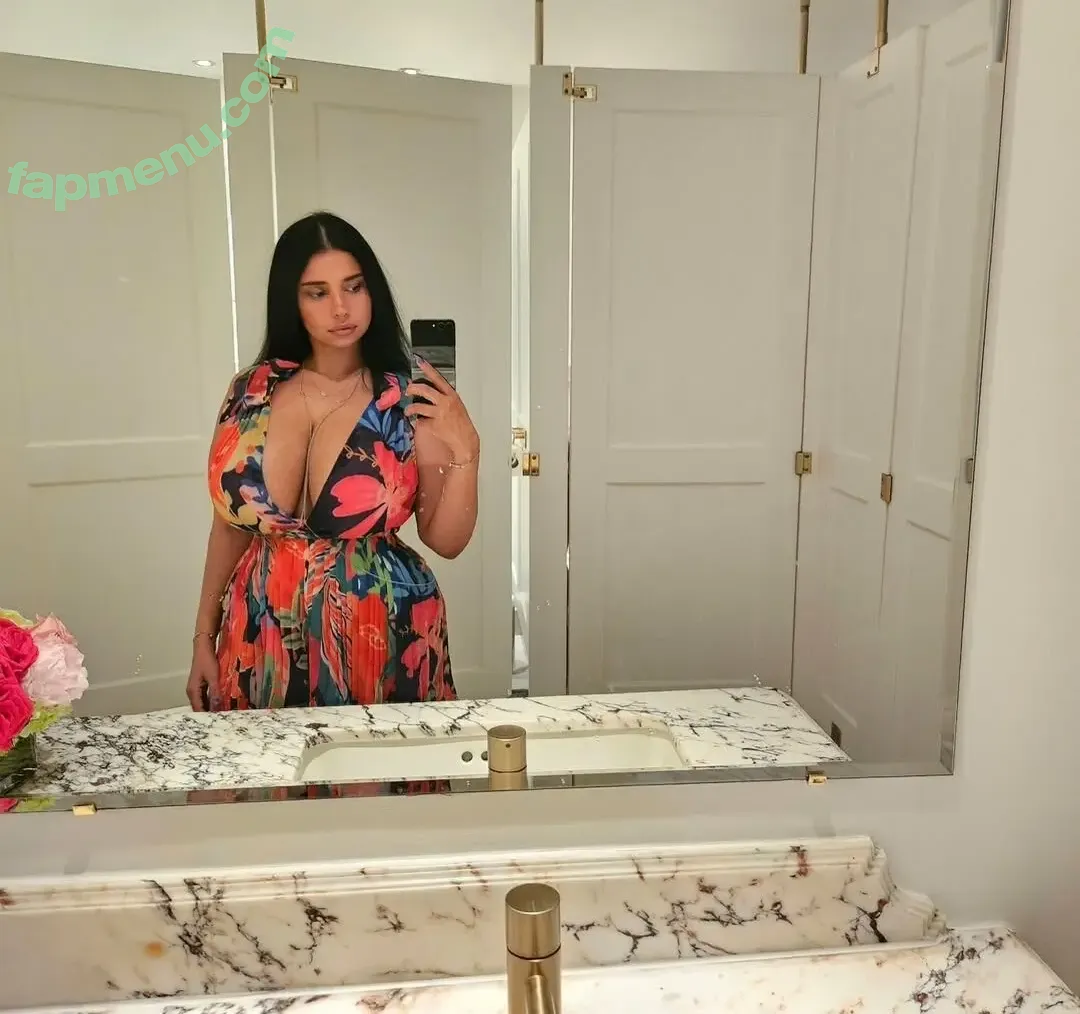 Sarrihunnn nude photo #0001 (Sarrihunn / sarahrain)