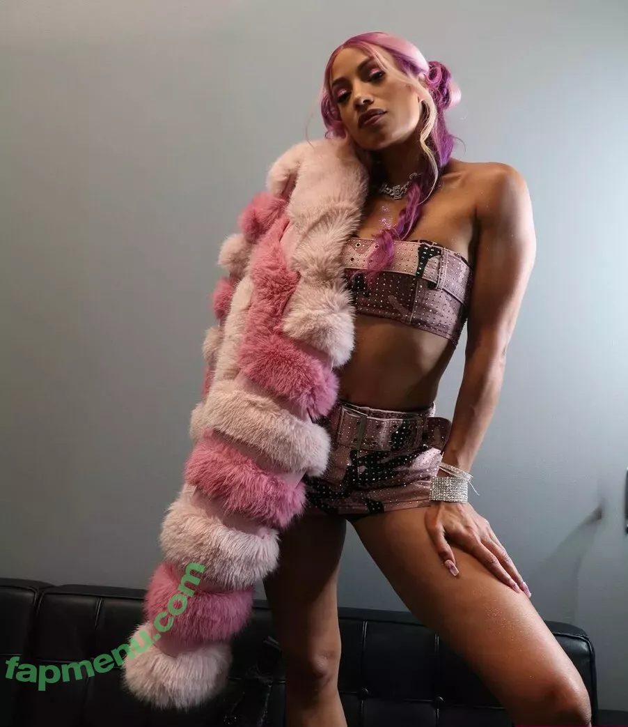 Sasha Banks nude photo #1070 (sashabankswwe / soxysasha)