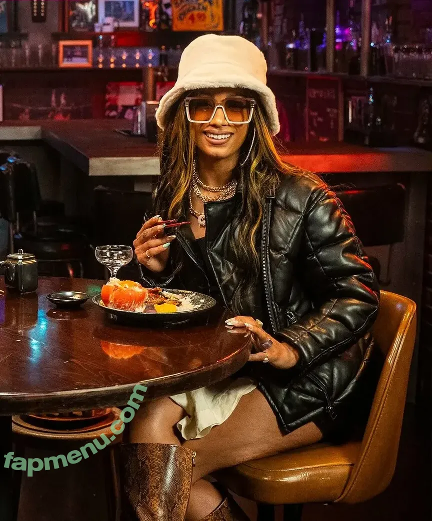 Sasha Banks nude photo #1468 (sashabankswwe / soxysasha)