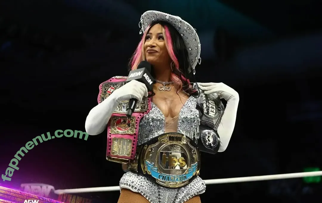 Sasha Banks nude photo #1754 (sashabankswwe / soxysasha)