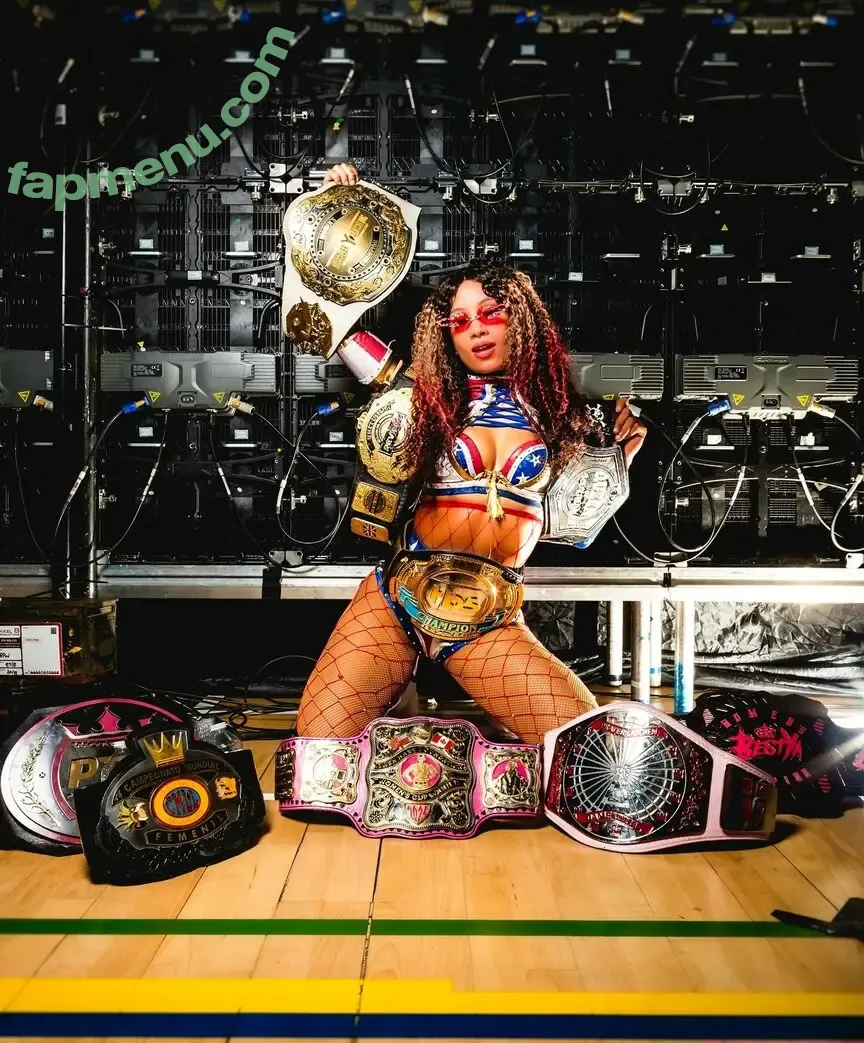 Sasha Banks nude photo #1884 (sashabankswwe / soxysasha)