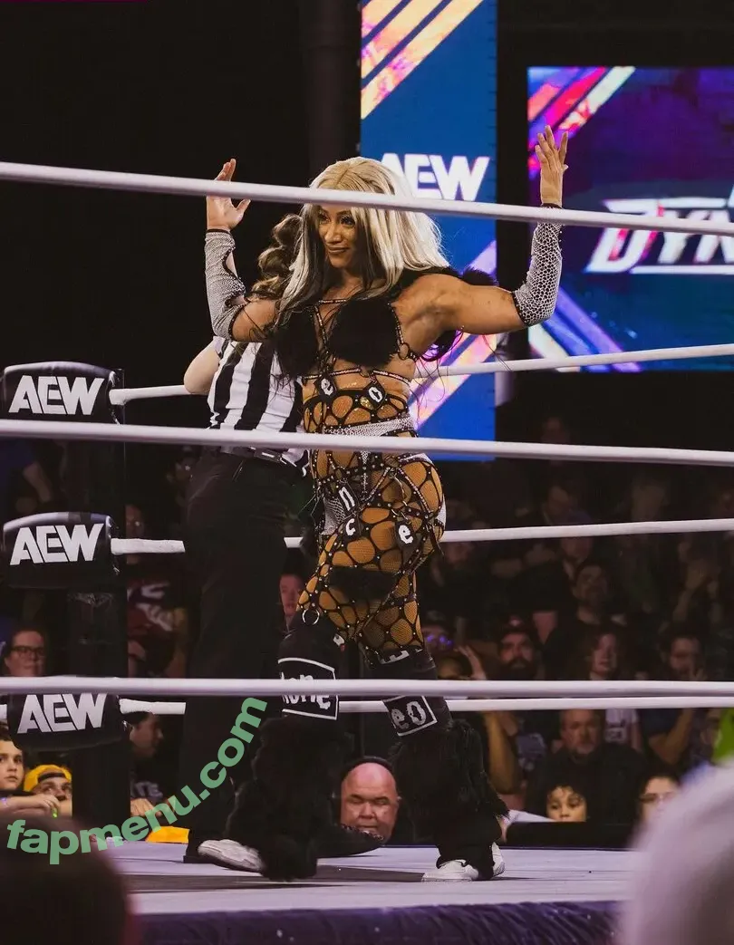 Sasha Banks nude photo #1918 (sashabankswwe / soxysasha)