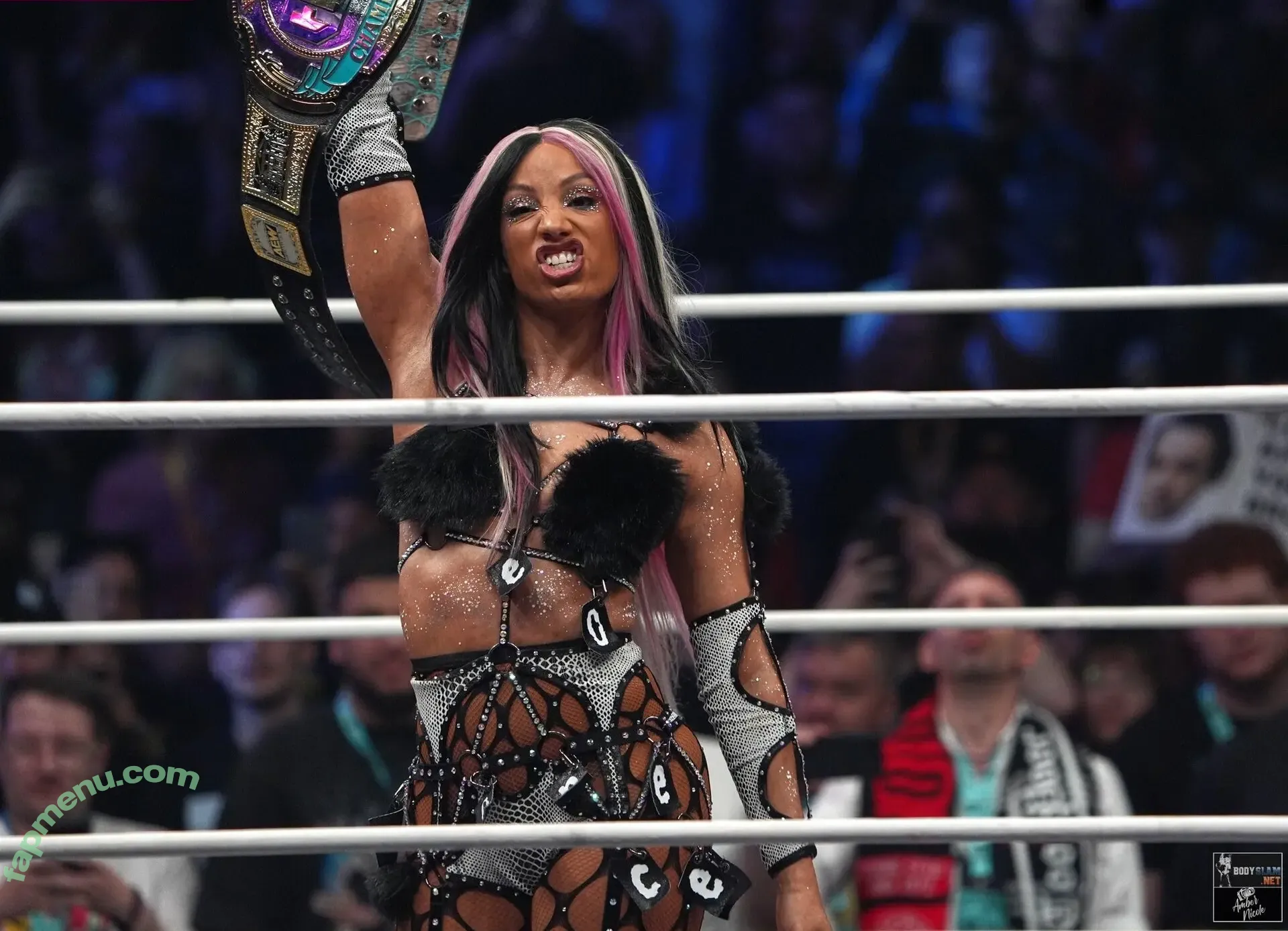 Sasha Banks nude photo #1920 (sashabankswwe / soxysasha)