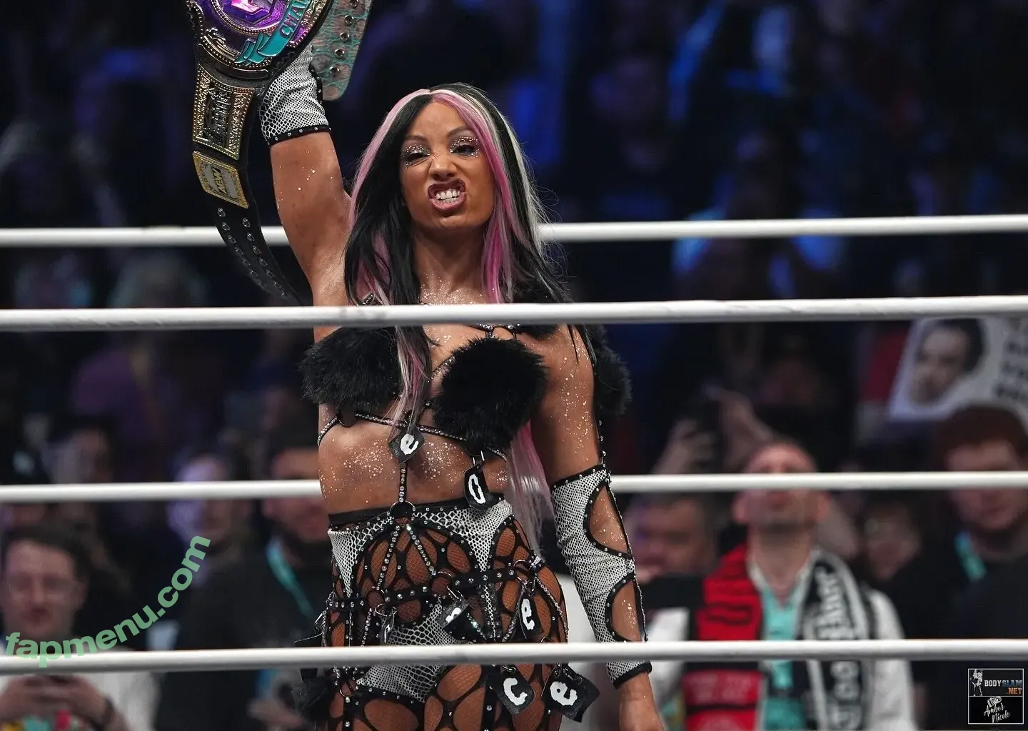 Sasha Banks nude photo #1930 (sashabankswwe / soxysasha)