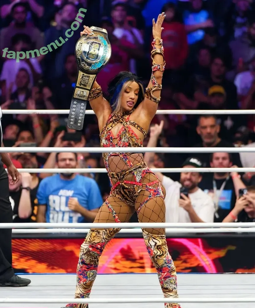 Sasha Banks nude photo #1995 (sashabankswwe / soxysasha)