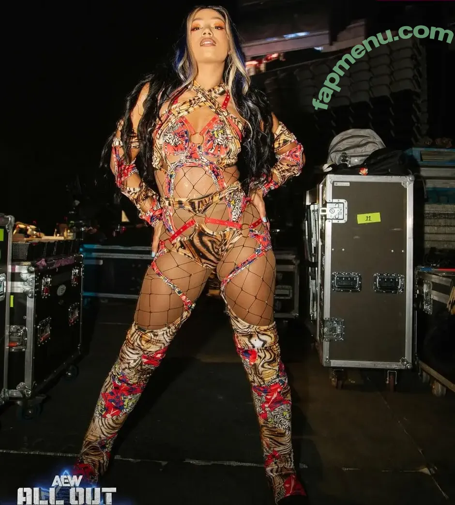 Sasha Banks nude photo #2020 (sashabankswwe / soxysasha)