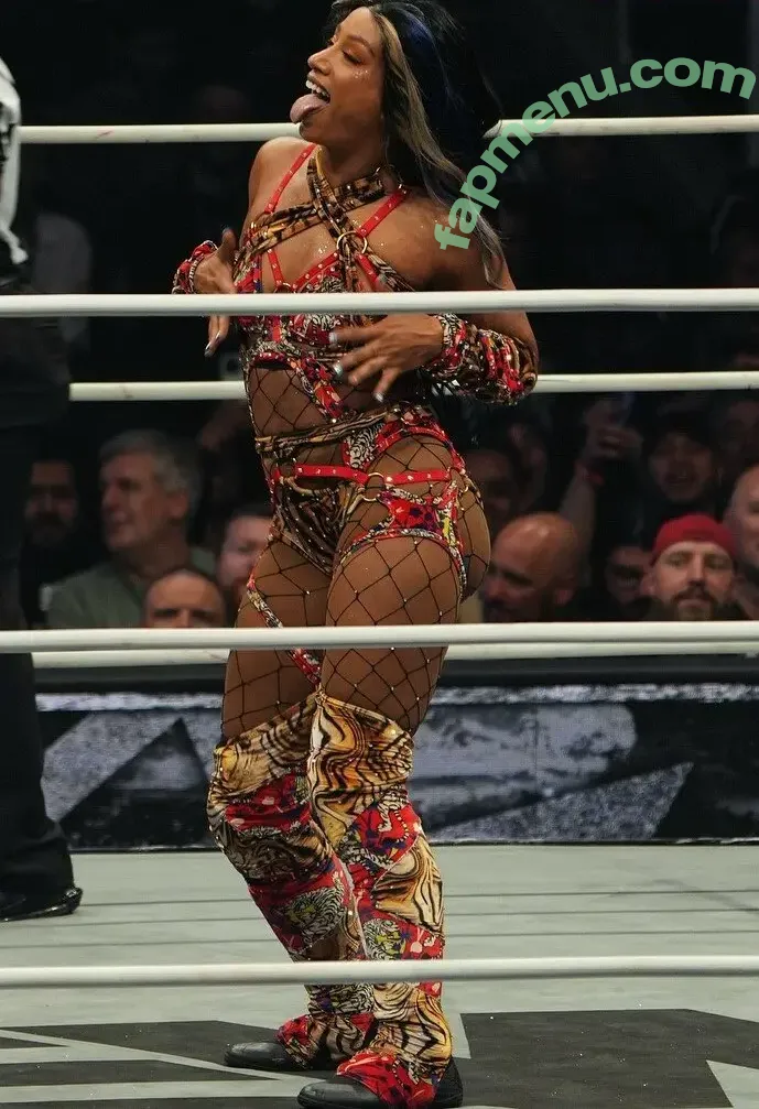 Sasha Banks nude photo #2040 (sashabankswwe / soxysasha)