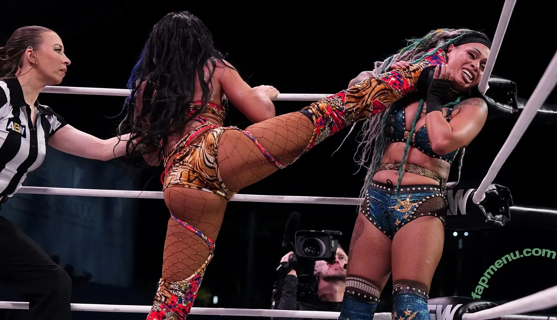 Sasha Banks nude photo #2061 (sashabankswwe / soxysasha)