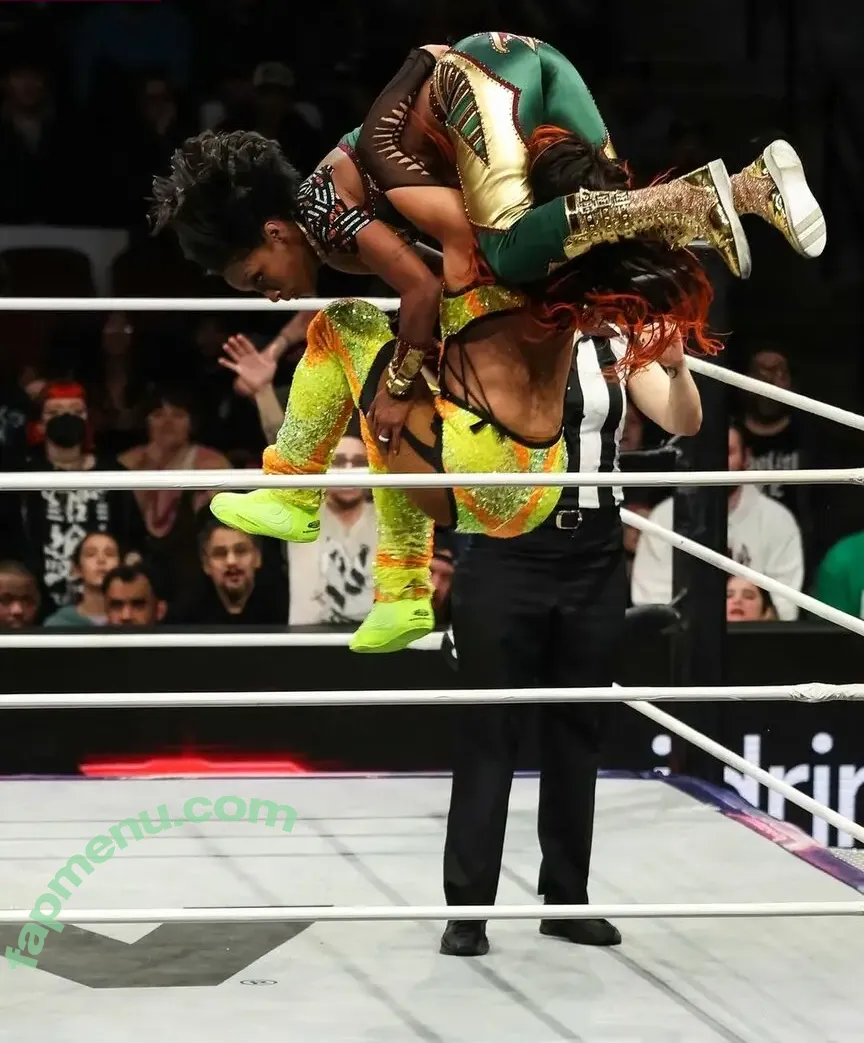 Sasha Banks nude photo #2408 (sashabankswwe / soxysasha)