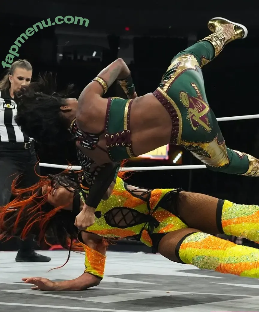 Sasha Banks nude photo #2410 (sashabankswwe / soxysasha)