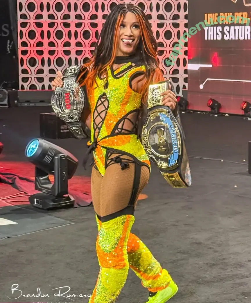 Sasha Banks nude photo #2468 (sashabankswwe / soxysasha)