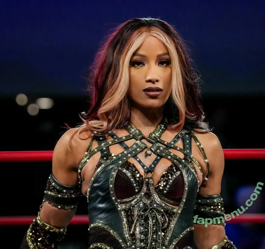 Sasha Banks nude photo #2575 (sashabankswwe / soxysasha)