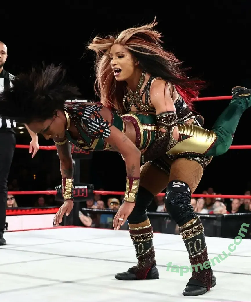 Sasha Banks nude photo #2588 (sashabankswwe / soxysasha)