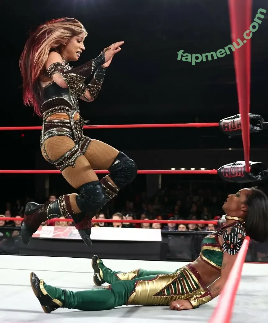 Sasha Banks nude photo #2589 (sashabankswwe / soxysasha)