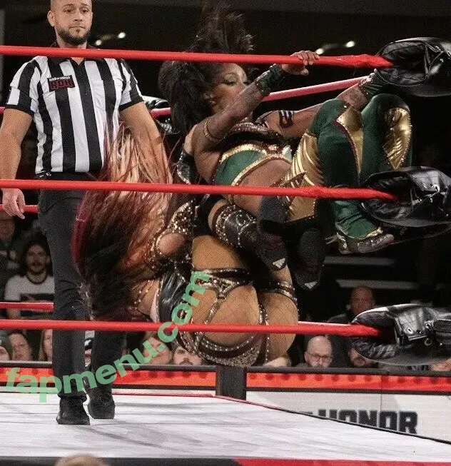 Sasha Banks nude photo #2638 (sashabankswwe / soxysasha)