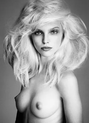 Sasha Luss / sashaluss nude photo #0004