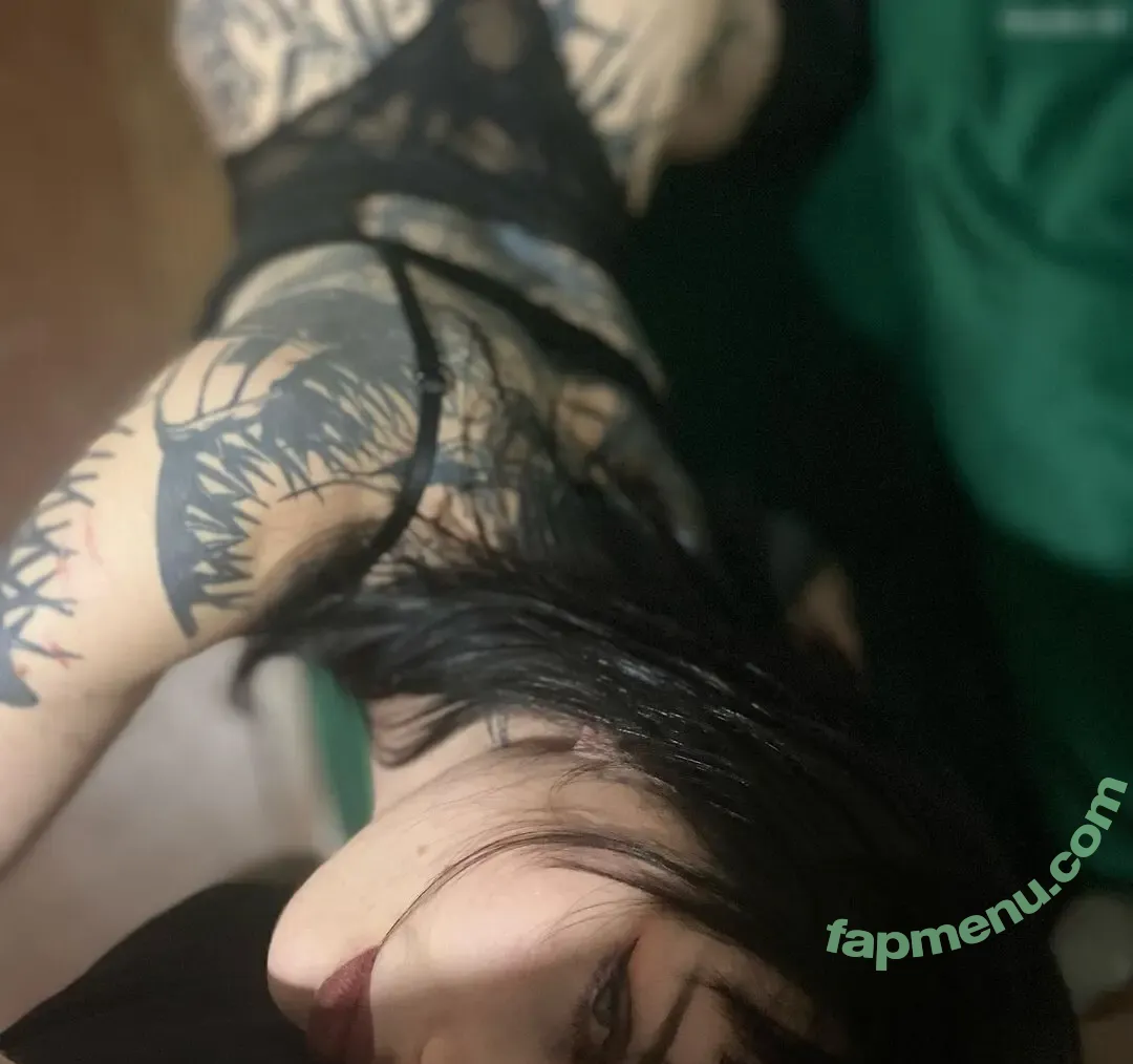 SashyMe nude photo #0006 (sashymex / velociraptorx)