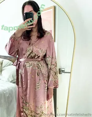 Satin Fetish Wife / satin_fetishh / satinfetishwife nude photo #0036