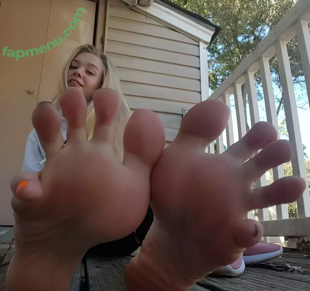 Sativa Skies nude photo #0013 (Ogfeet / ogfeet2 / sativaskies)