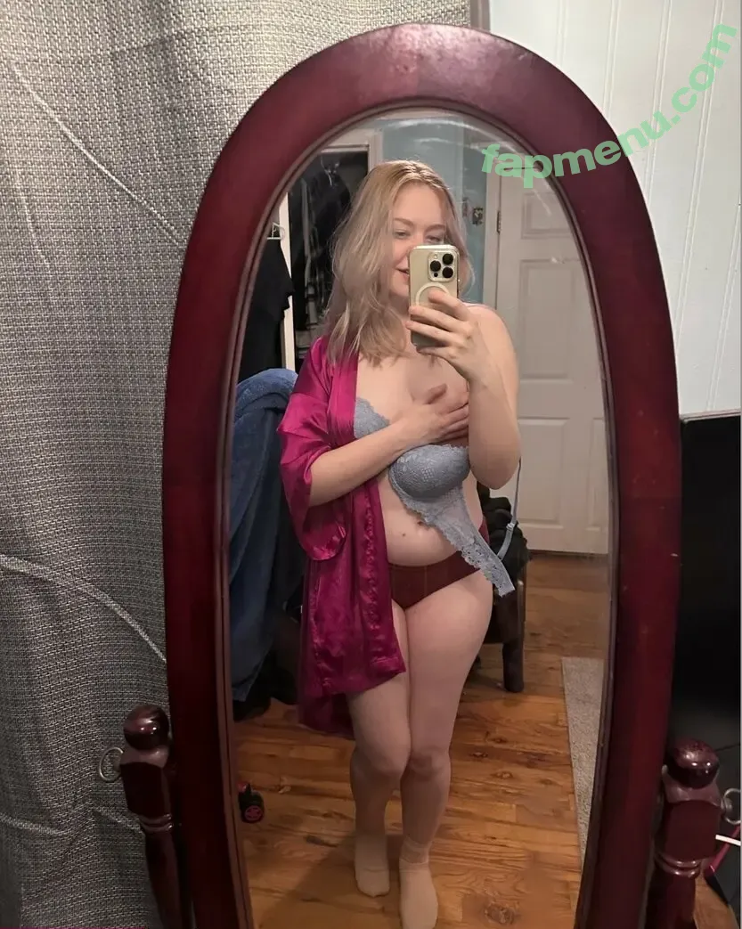 Sativa Skies nude photo #0134 (Ogfeet / ogfeet2 / sativaskies)