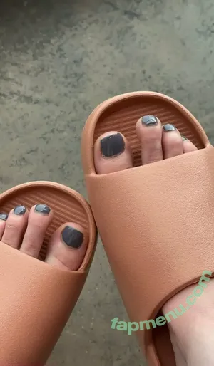sativaskies / ogfeet2 nude photo #0098