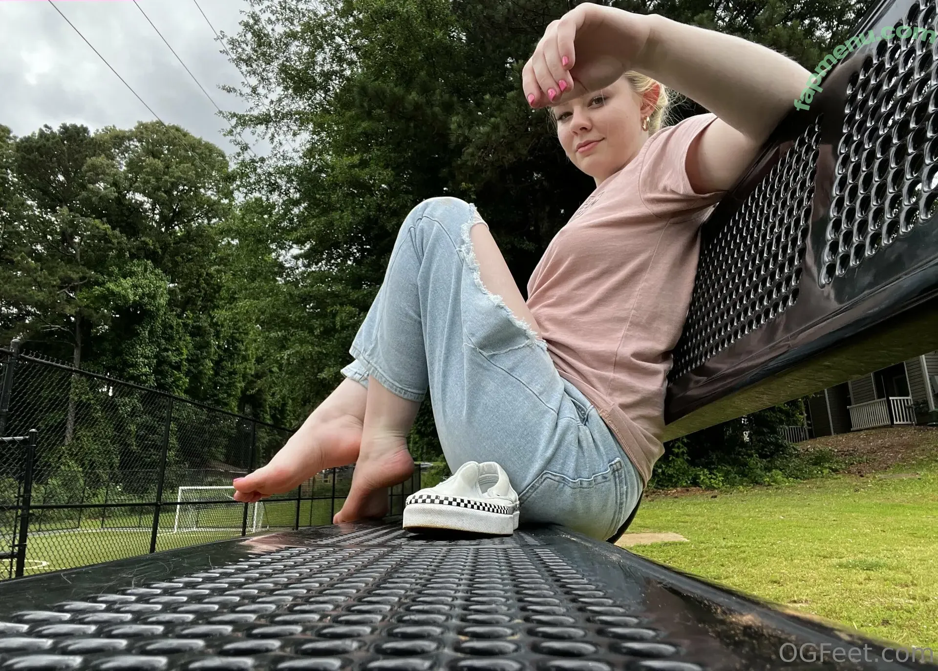sativaskies nude photo #0091 (ogfeet2)