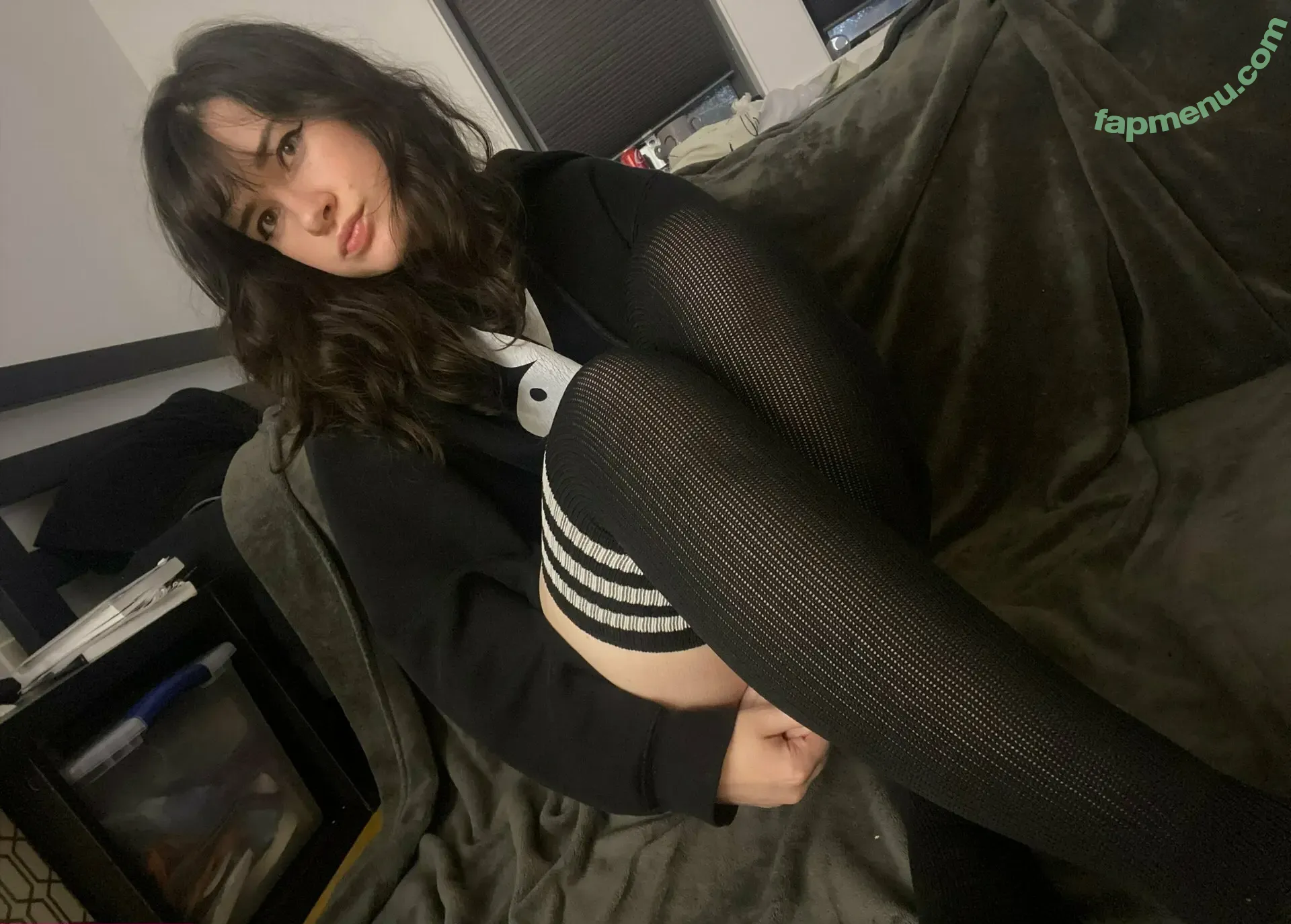 saturnxskyes nude photo #0009 (saturnxskyes)