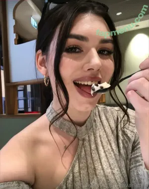 savananna / thesavbananas nude photo #0011