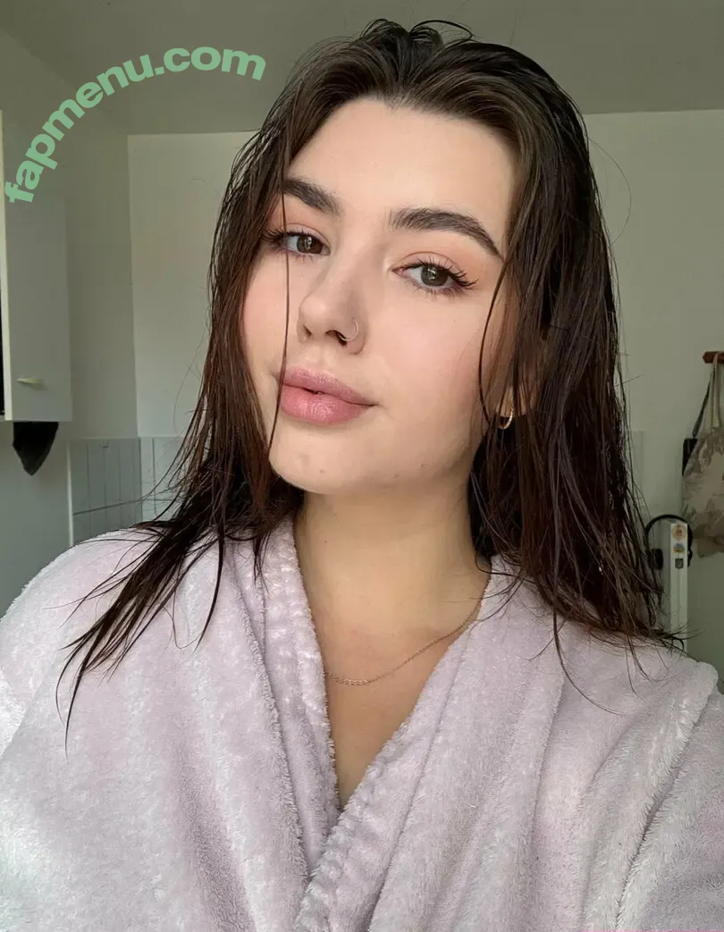 savananna nude photo #0009 (thesavbananas)