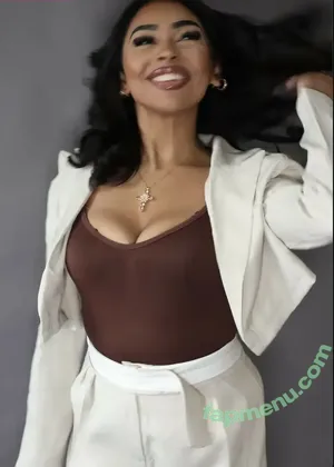 Savannah L Burke / SavannahBugXX / SavviBXX nude photo #0014