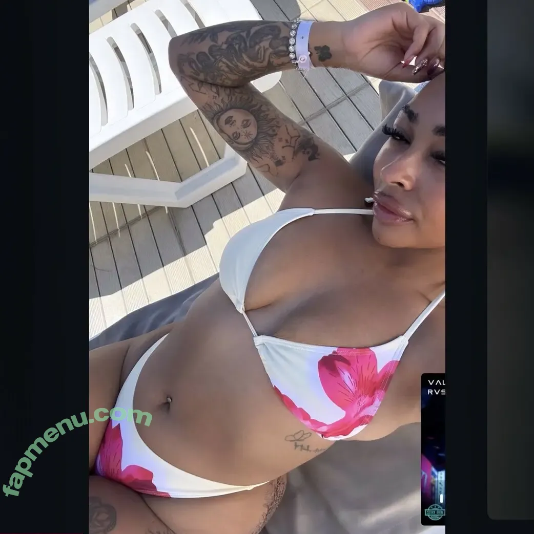 Savannah L Burke nude photo #0043 (SavannahBugXX / SavviBXX)