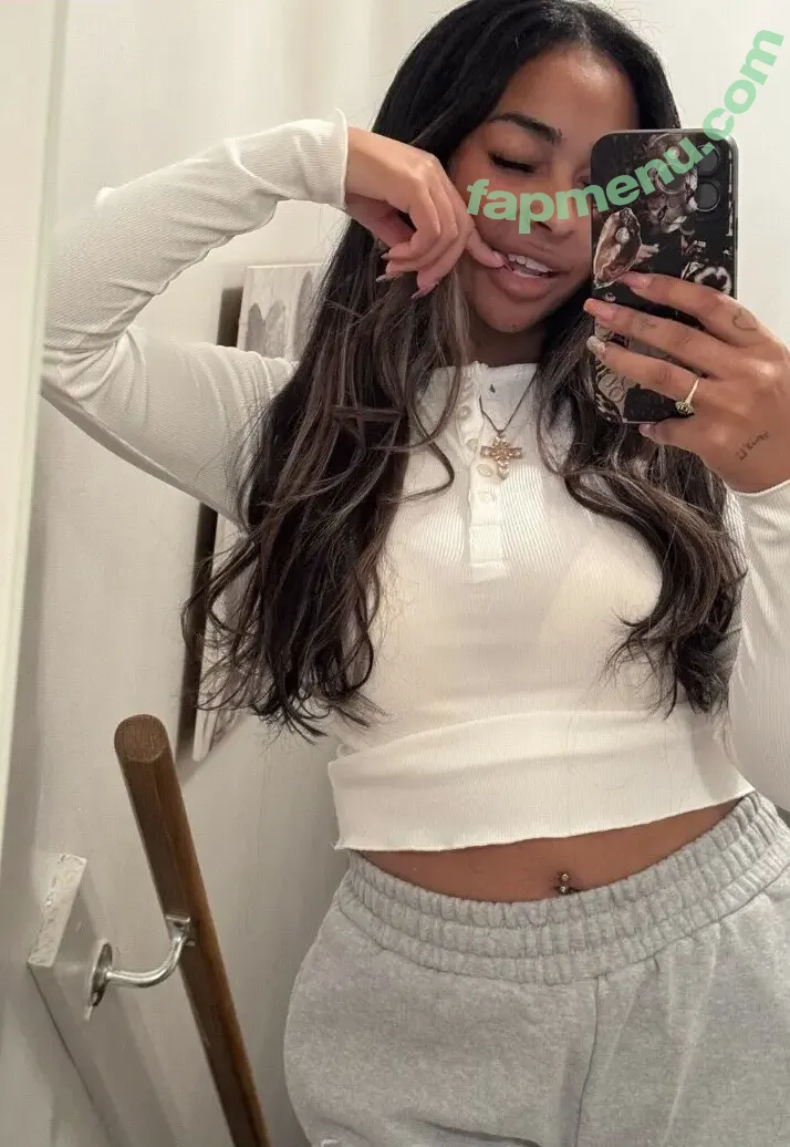 Savannah L Burke nude photo #0044 (SavannahBugXX / SavviBXX)