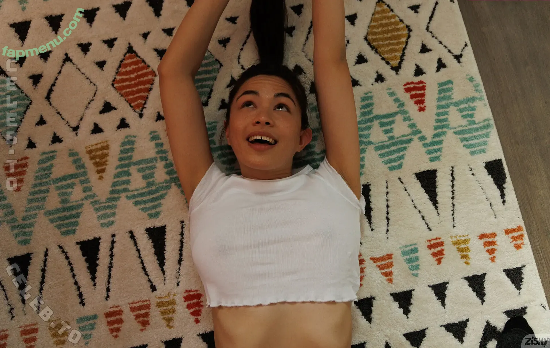 Scarlett Alexis nude photo #1531 (ScarlettAlexi3 / alexisscarlet / aphrodite_pandemos5 / scarlettalexis1)