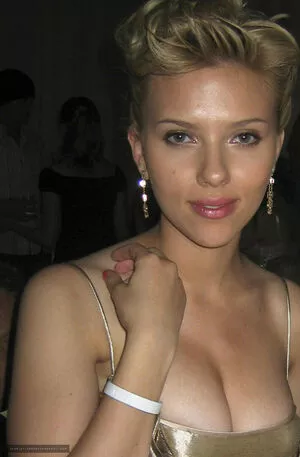 Scarlett Johansson / scarlettjohanssonworld nude photo #2965