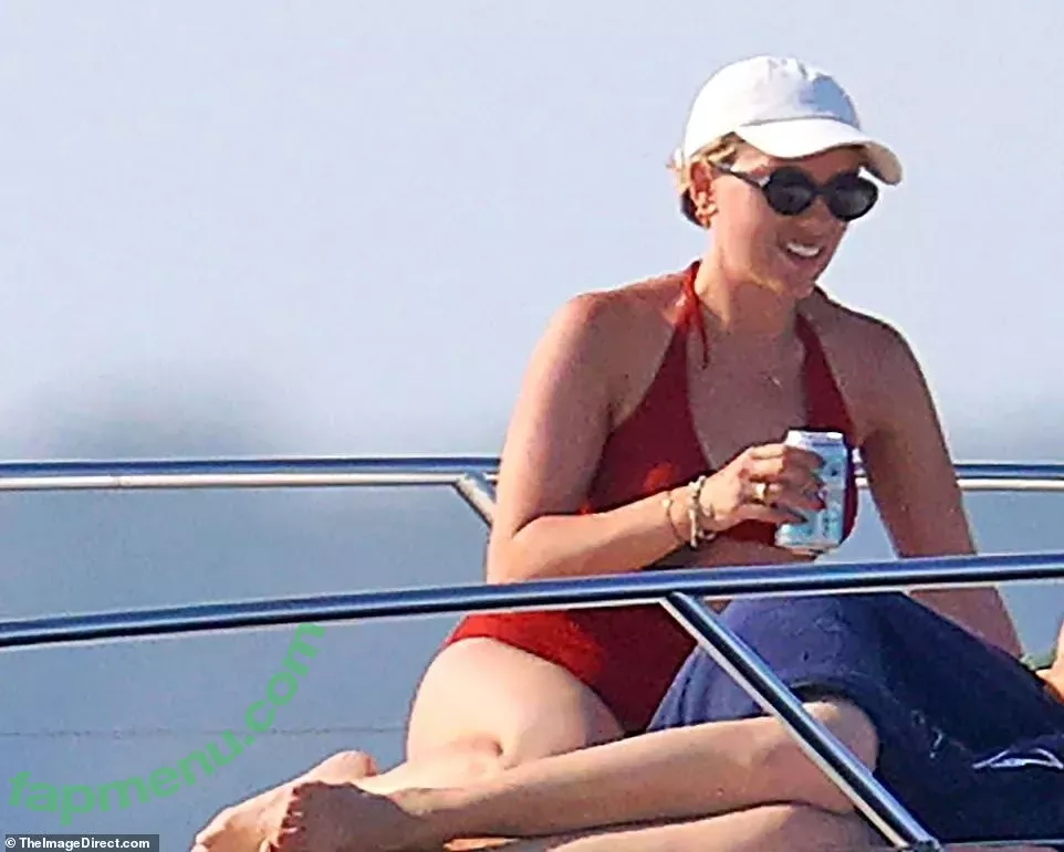 Scarlett Johansson nude photo #2467 (scarlettjohanson / scarlettjohanssonworld)