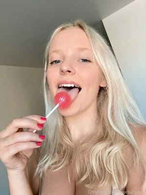 Scarlettannxo / Bustyblondi / Littlescarscar / Yourbabyscar nude photo #0035