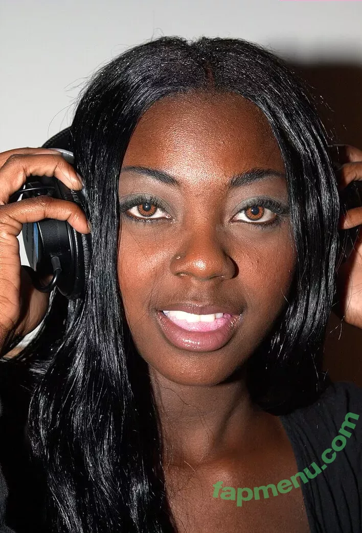 scorepass nude photo #3434 (gina_gerson / valentina_ginagerson_official)