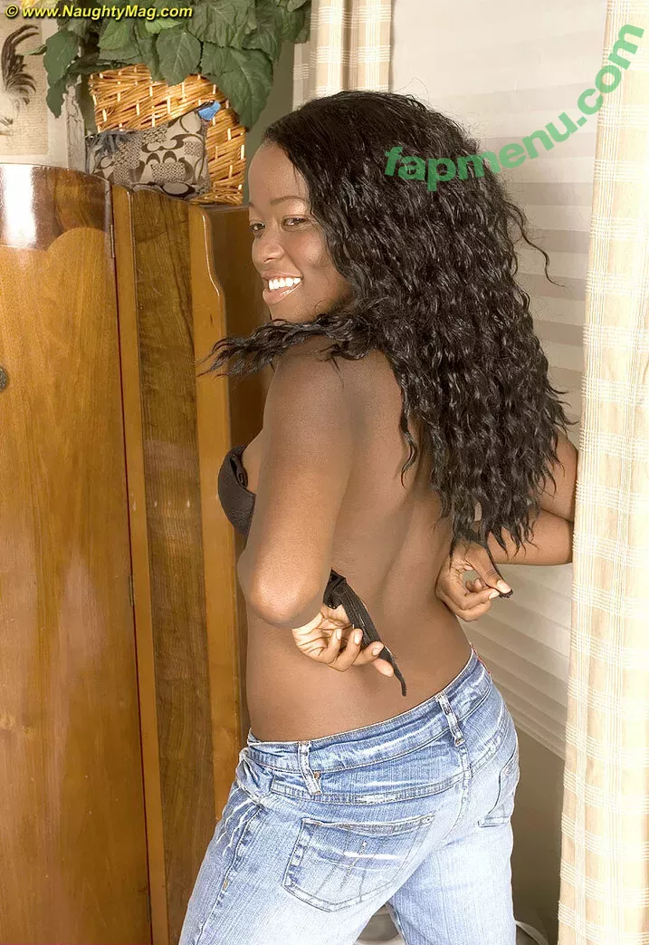 scorepass nude photo #3551 (gina_gerson / valentina_ginagerson_official)