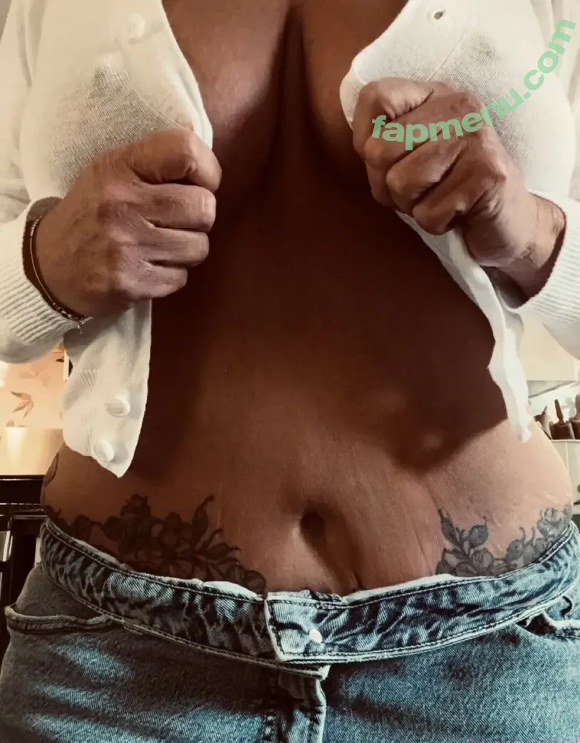 Scorpio_Karen18 nude photo #0011 (The_Farm_Chick / scorpio_karen)