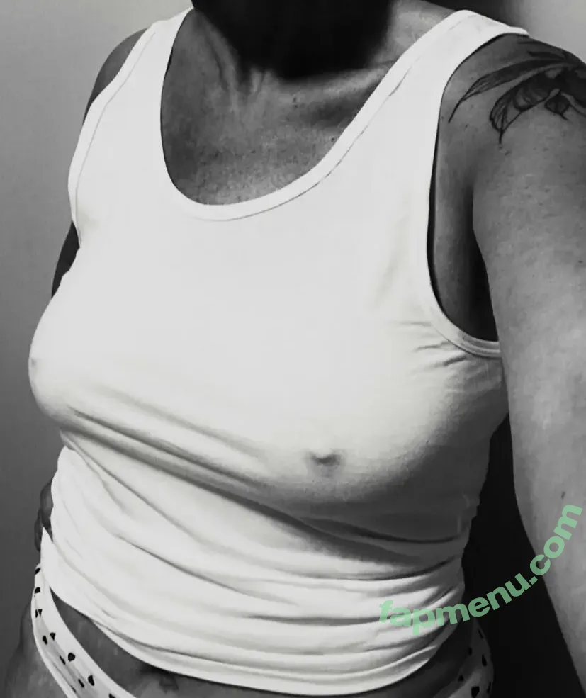 Scorpio_Karen18 nude photo #0023 (The_Farm_Chick / scorpio_karen)