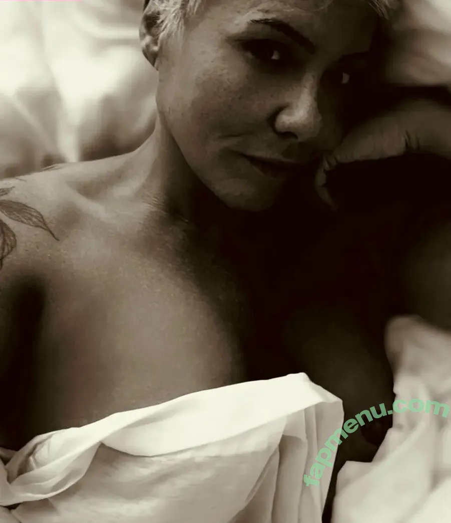 Scorpio_Karen18 nude photo #0026 (The_Farm_Chick / scorpio_karen)