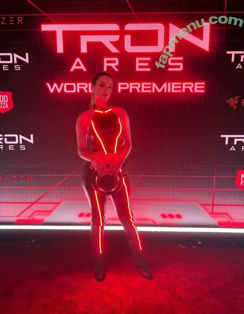 Seattlesbeauty nude photo #0042 (Sarah Dean / seattlesbeauty1)