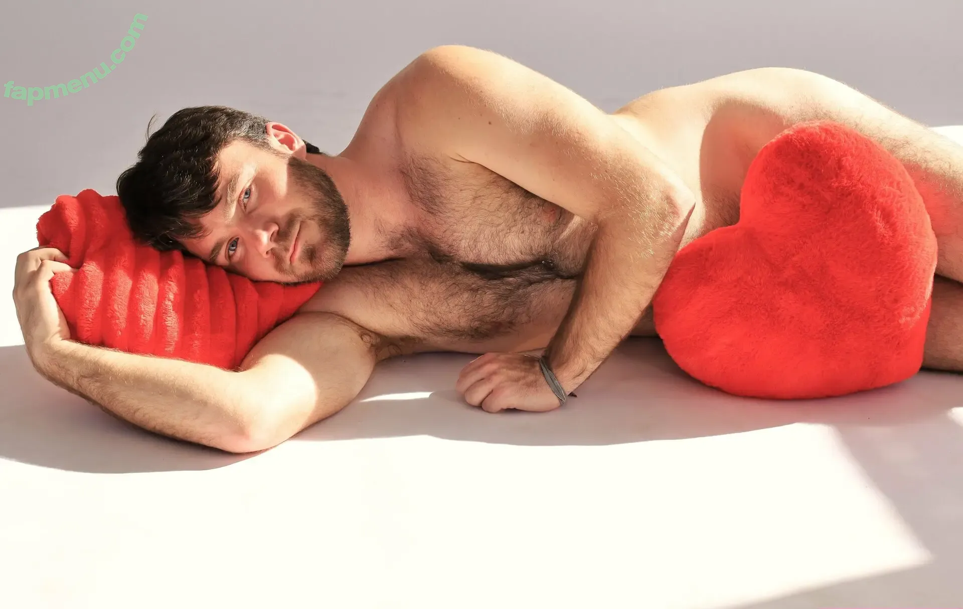sebastiancalvin nude photo #0021 (seabassouttawater)