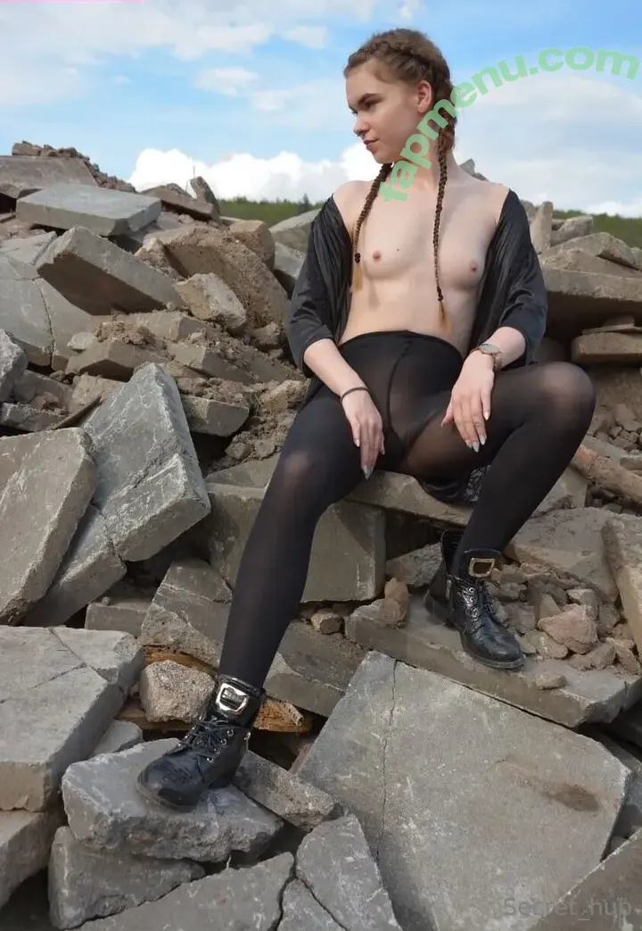 secret_hub_wue nude photo #0050 (secret_hub)
